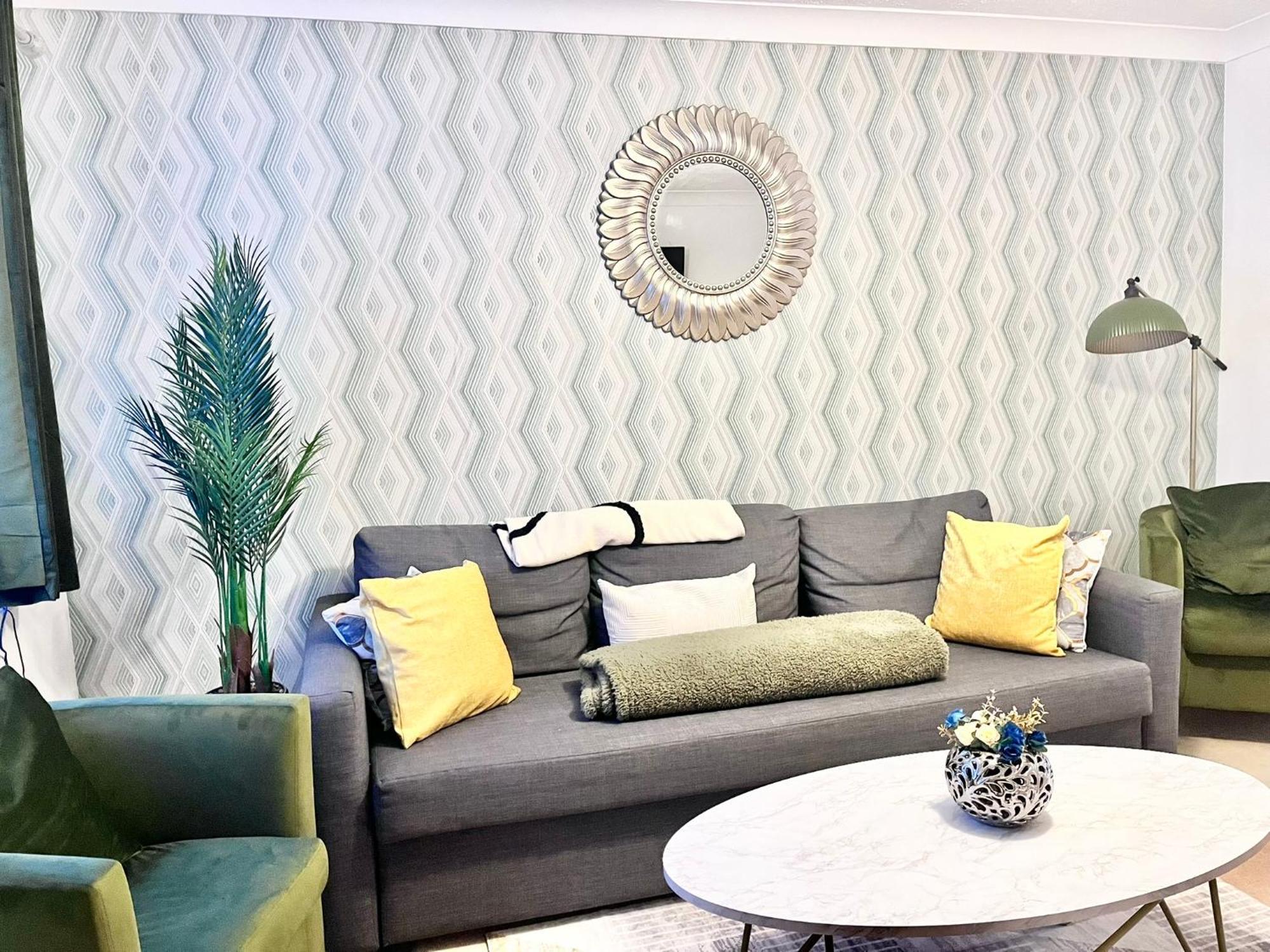 Lush House Close To Ashford Town Centre With Driveway Dış mekan fotoğraf