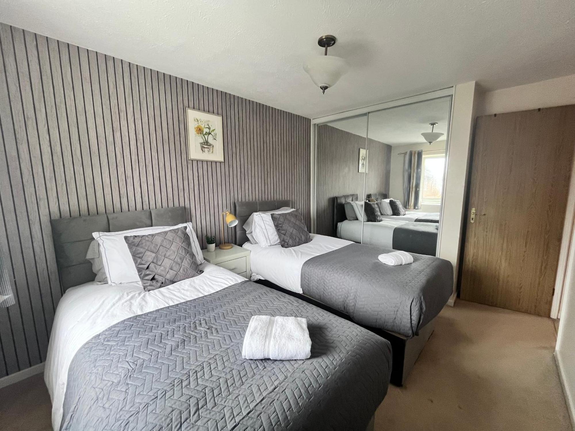 Lush House Close To Ashford Town Centre With Driveway Dış mekan fotoğraf