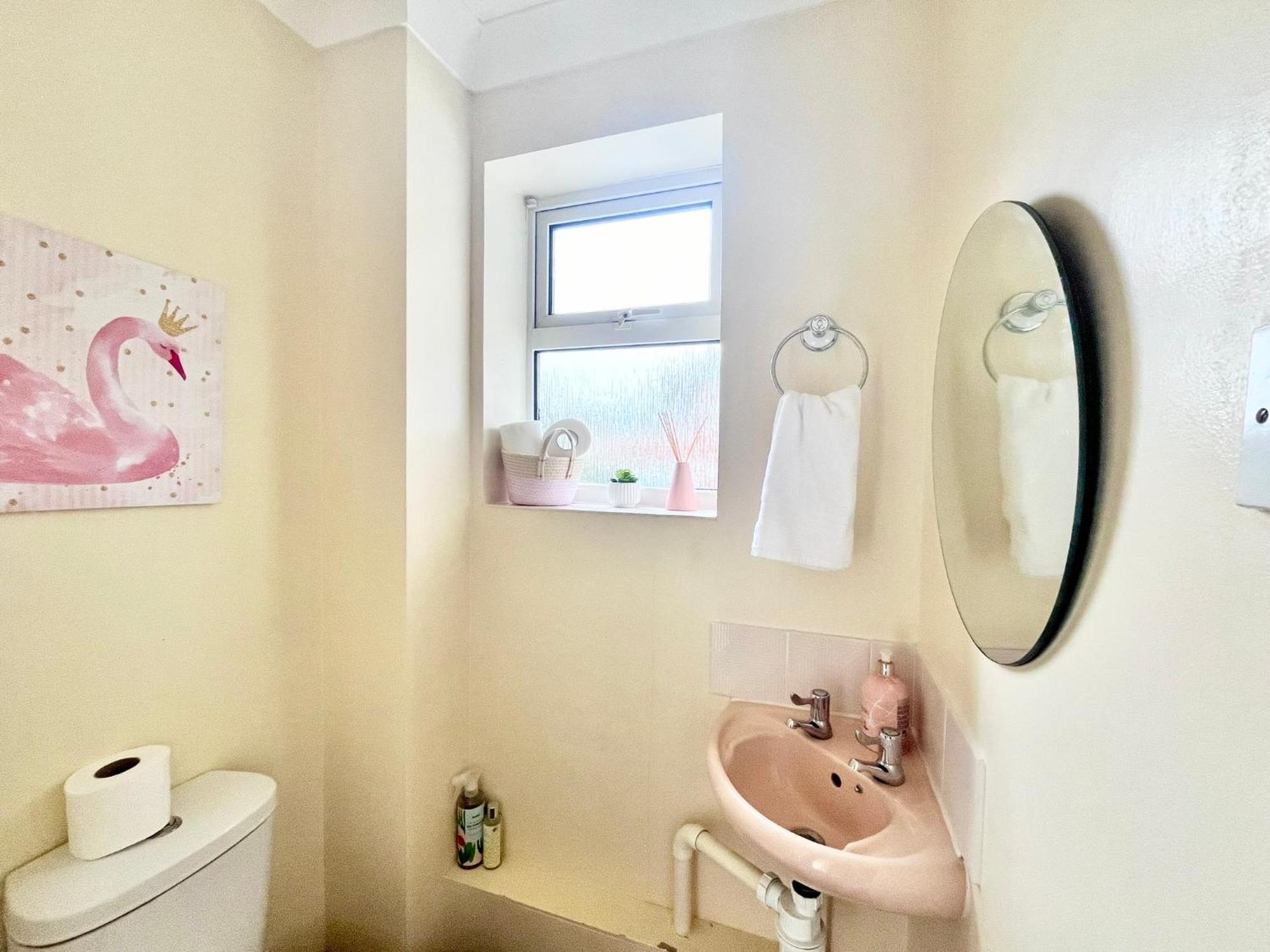 Lush House Close To Ashford Town Centre With Driveway Dış mekan fotoğraf