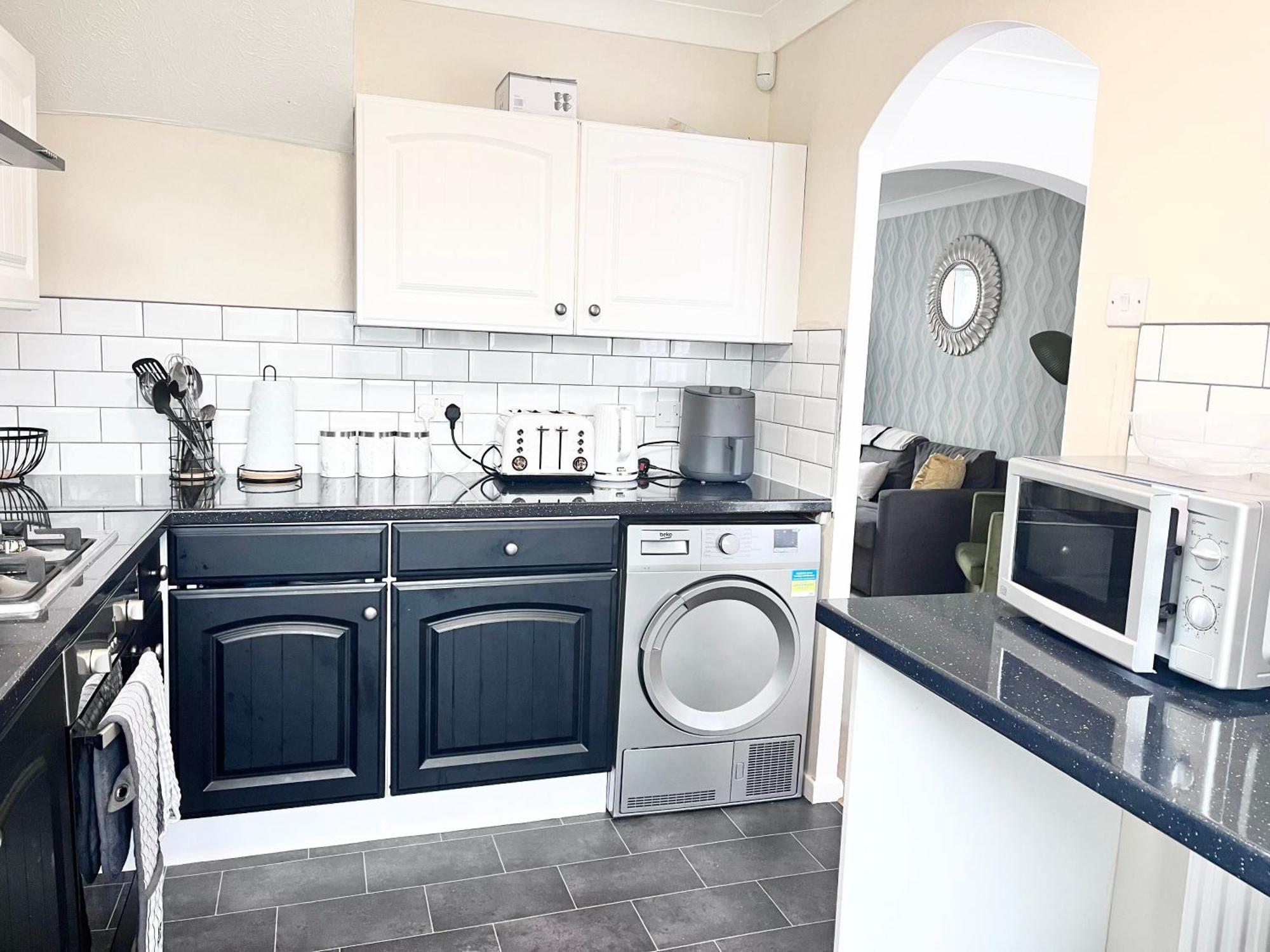 Lush House Close To Ashford Town Centre With Driveway Dış mekan fotoğraf