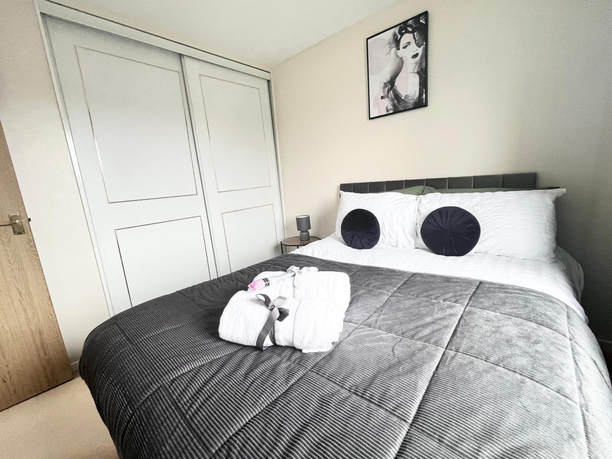 Lush House Close To Ashford Town Centre With Driveway Dış mekan fotoğraf