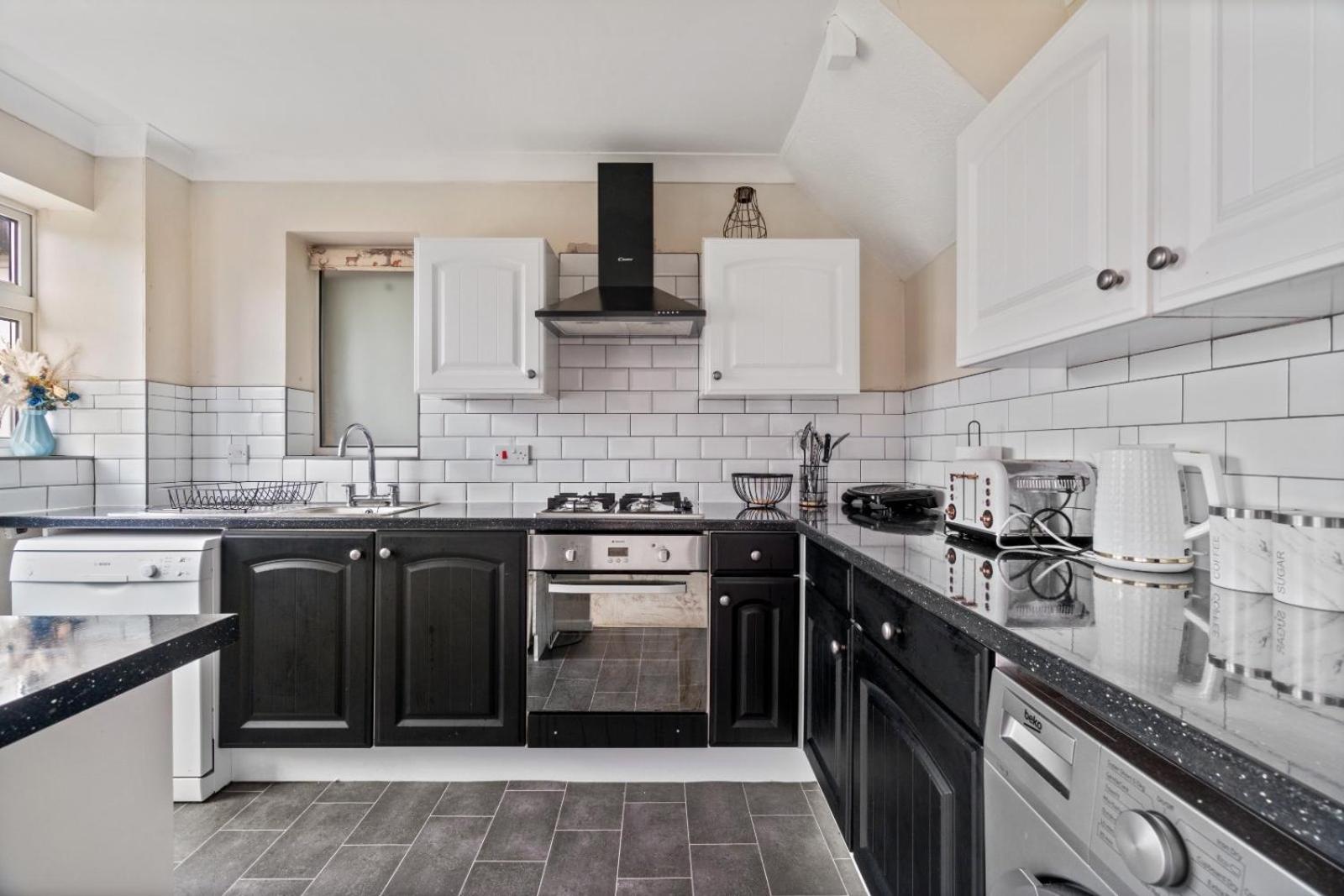 Lush House Close To Ashford Town Centre With Driveway Dış mekan fotoğraf
